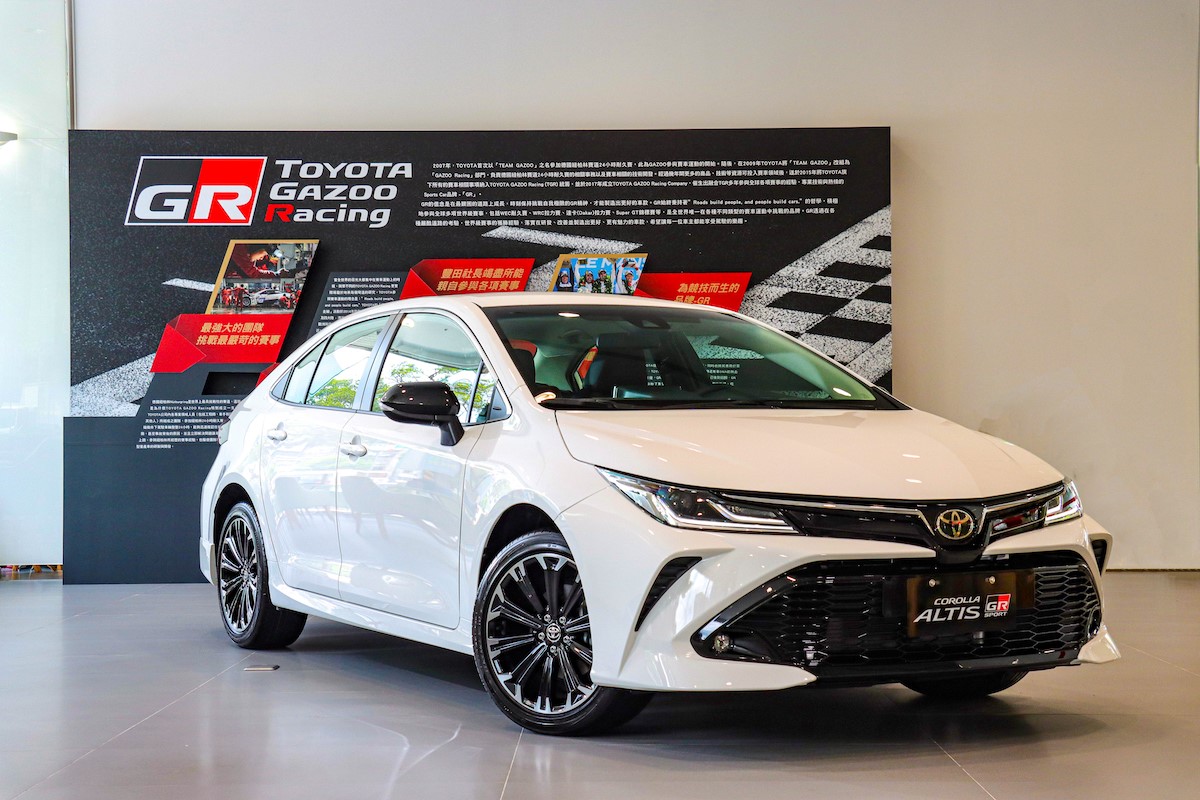 全球首發 Gr團隊專業調校 建議售價汽油 8萬元 Hybrid 87 5萬元 Topcar Tw